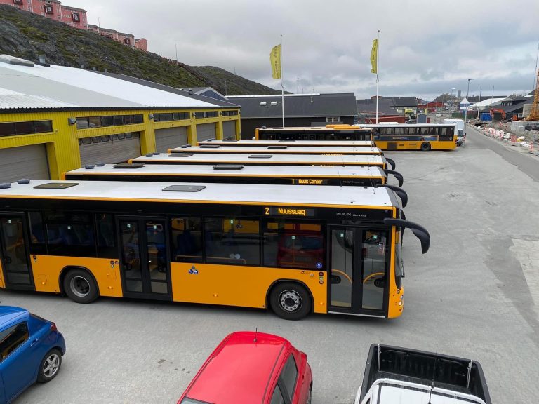 Nuup Bussii bus bagfra